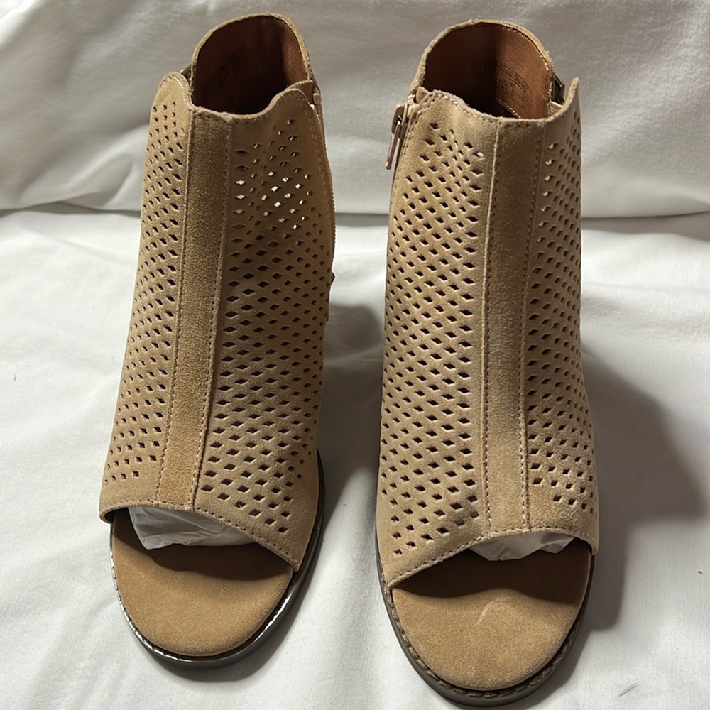 Vionic Women’s Aloft Chris’s Peep Toe Bootie